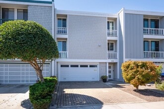 Building Photo - 543 Starboard Dr