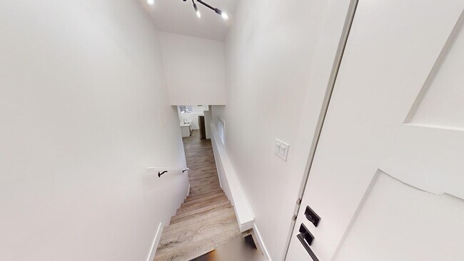 Building Photo - 13313-133105 105 St