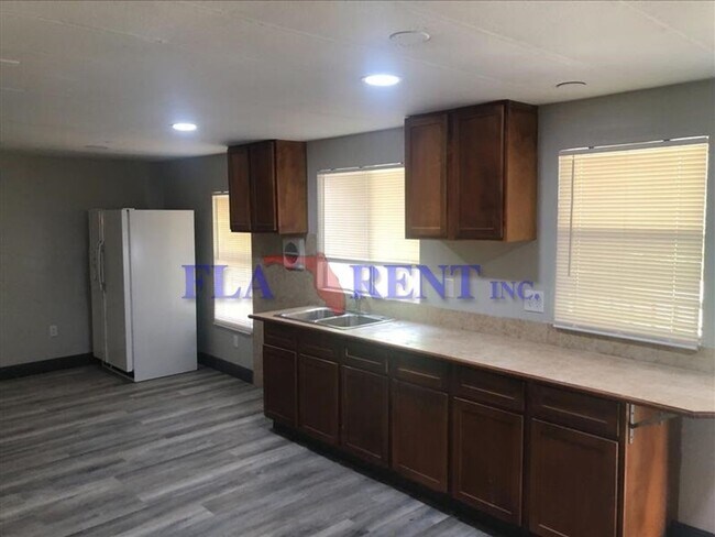 Foto del edificio - Newly renovated 4/2 Mobile home on large l...
