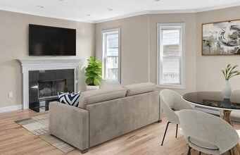 Building Photo - 625 E 8th St