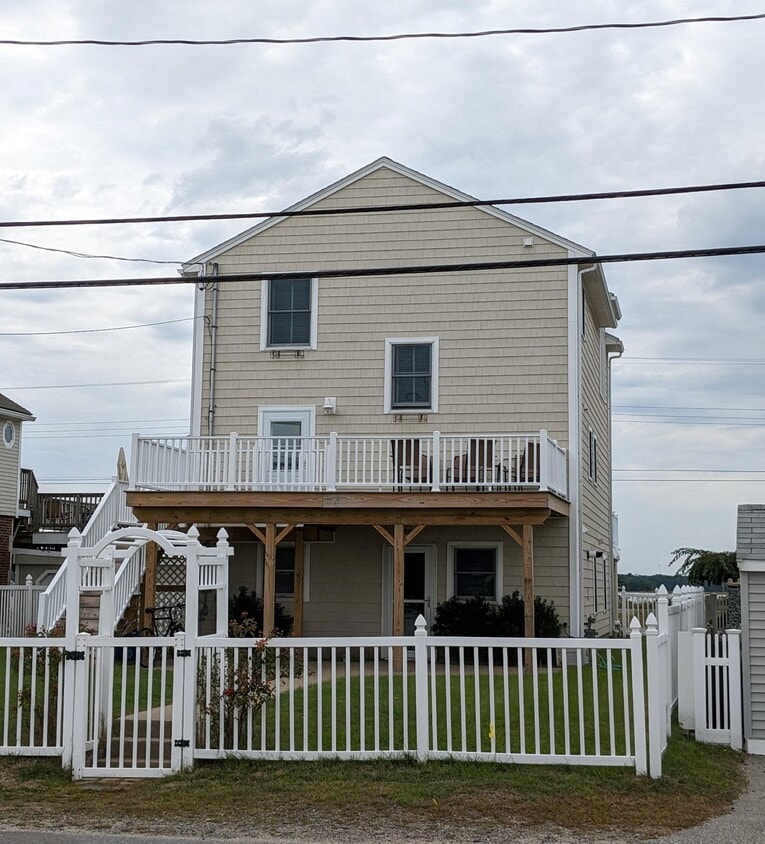 Primary Photo - 279 Portsmouth Ave