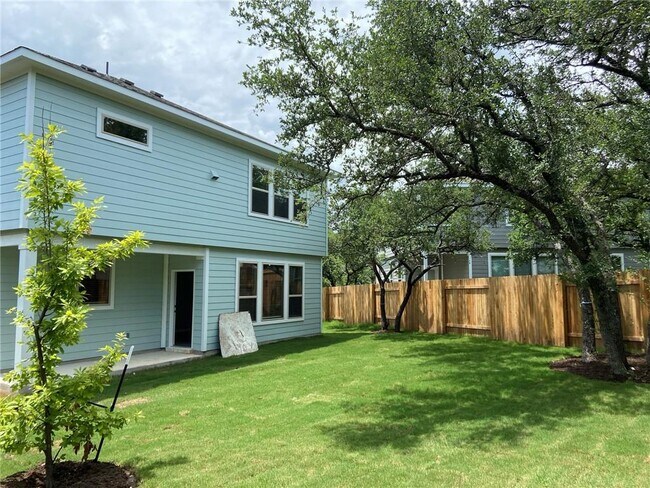 Foto del edificio - 2216 Limestone Lake Dr