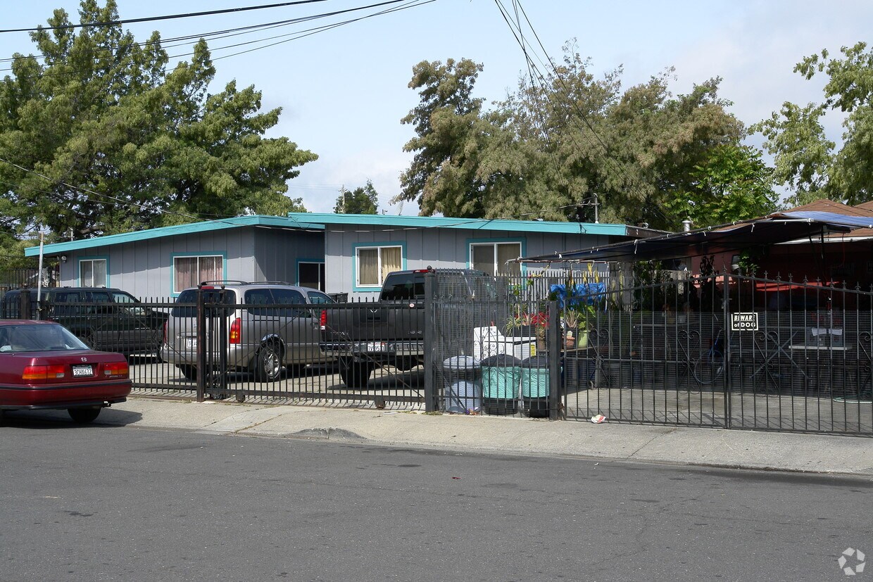 Foto del edificio - 205-207 Dumbarton Ave