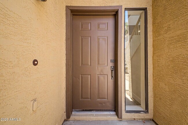 Building Photo - 2084 N Sunset Dr