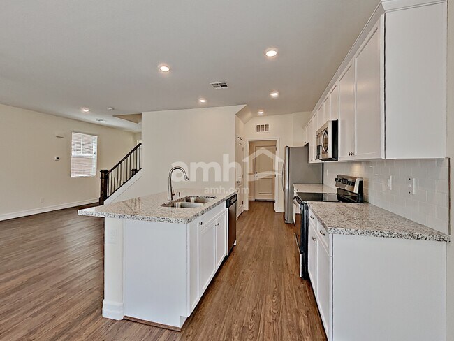Building Photo - 10486 Marias Street