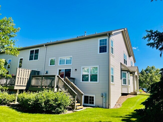 Building Photo - 517 Willow Way