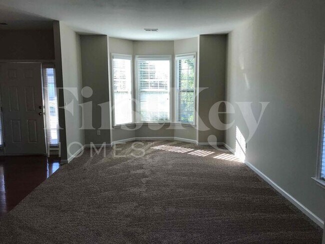 Building Photo - 855 Stonehaven Rd SW