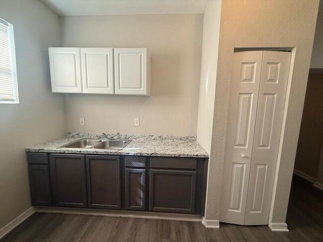 Photo - 1128 Van Buren St Apartment