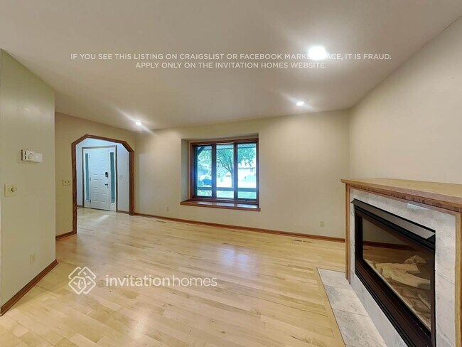 Building Photo - 546 Carol Dr