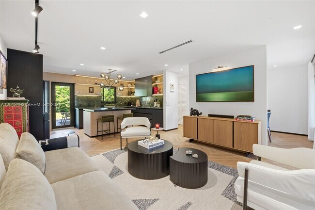 Foto del edificio - 331 NW 38th St