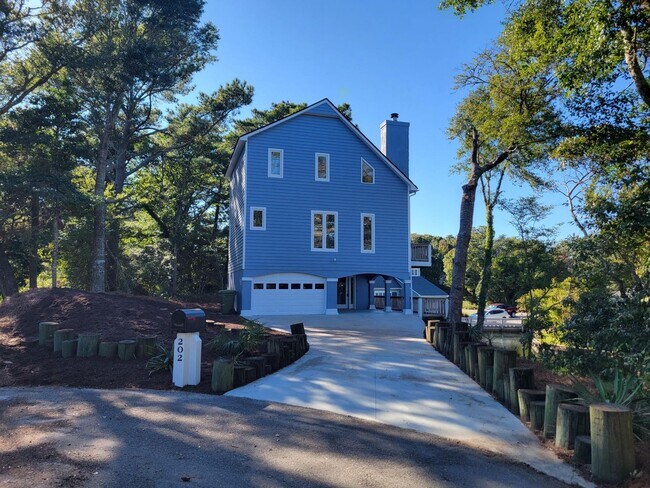 Building Photo - Emerald Isle Gated Community