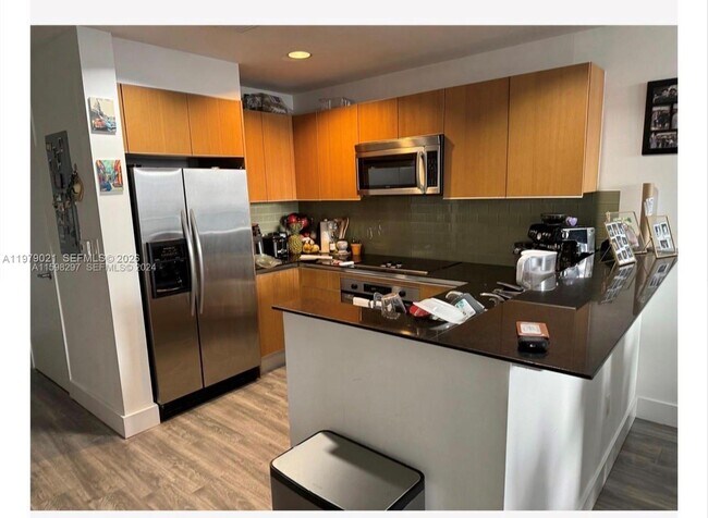 Building Photo - 1060 Brickell Ave