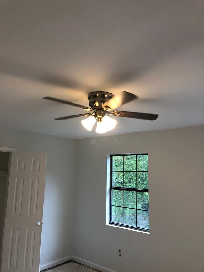 New ceiling fan in bedroom - 1003 Pine Tree Ct