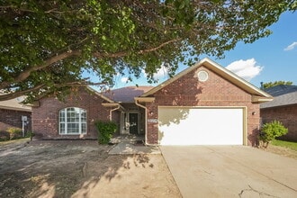 Building Photo - 13116 Mapleleaf Dr