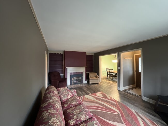 Building Photo - 1131 Colonial Dr E