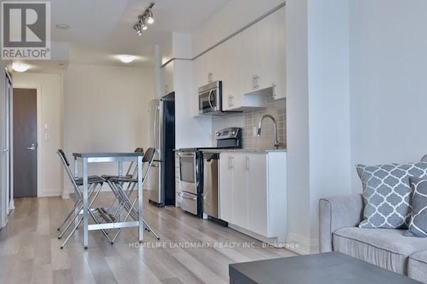 Building Photo - 7161 Yonge St