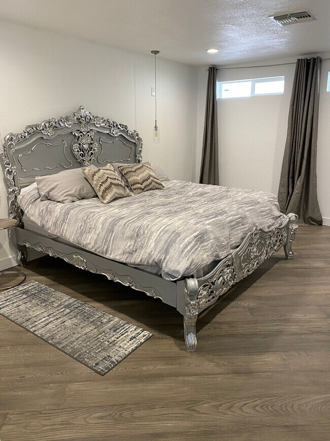 master bedroom - 7745 N Via De La Sombre