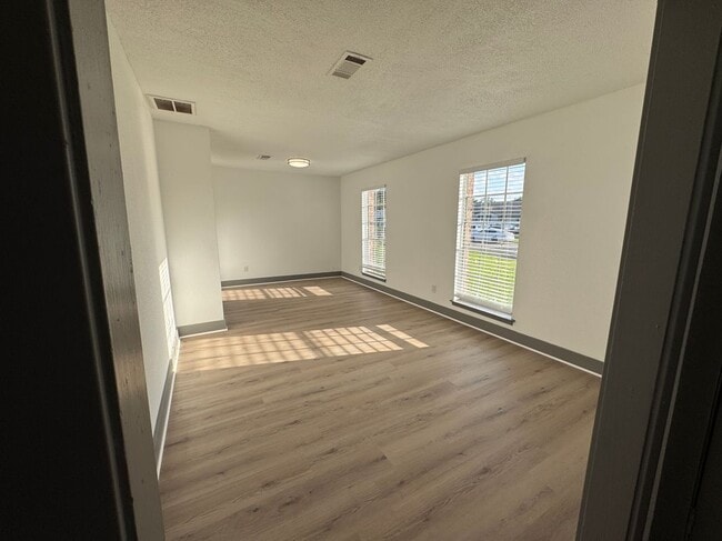 Foto del edificio - 9750 Guest St