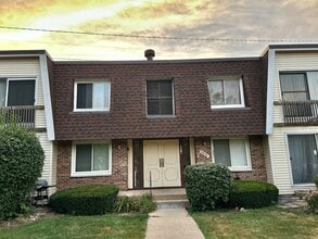 Building Photo - 6818 Roberts Dr