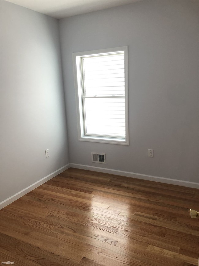Building Photo - 102 Terhune Ave