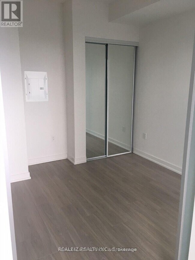 Photo du bâtiment - 1 Yorkville Ave