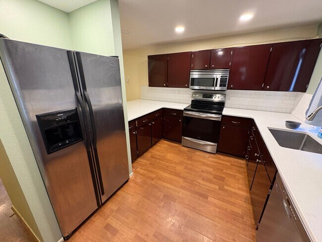 Foto del edificio - 2 Bed/2.5 Bath Townhome with Garage, Pool and Tennis Court