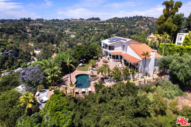 Foto del edificio - 9714 Oak Pass Rd