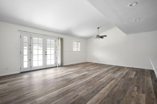 Foto del edificio - Oversized kitchen and living area!