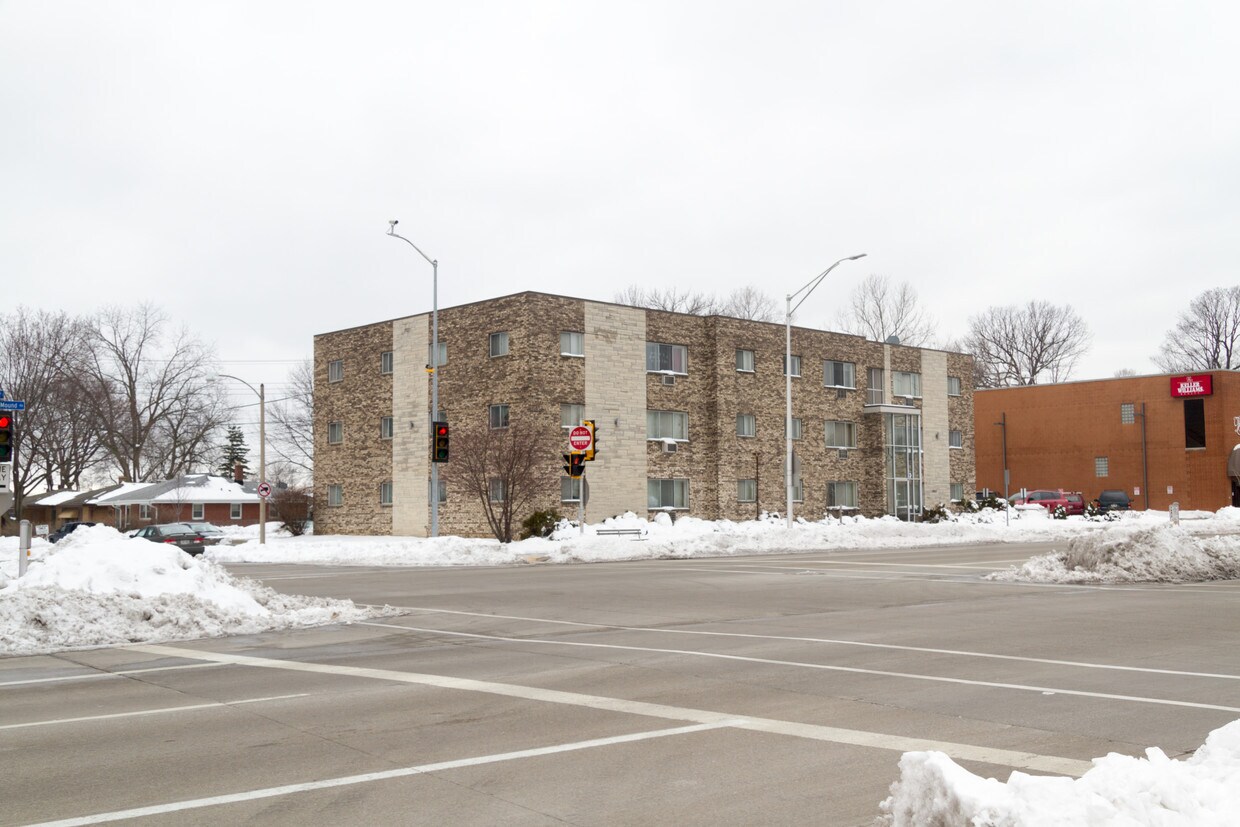 Building Photo - 11205 W Bluemound Rd