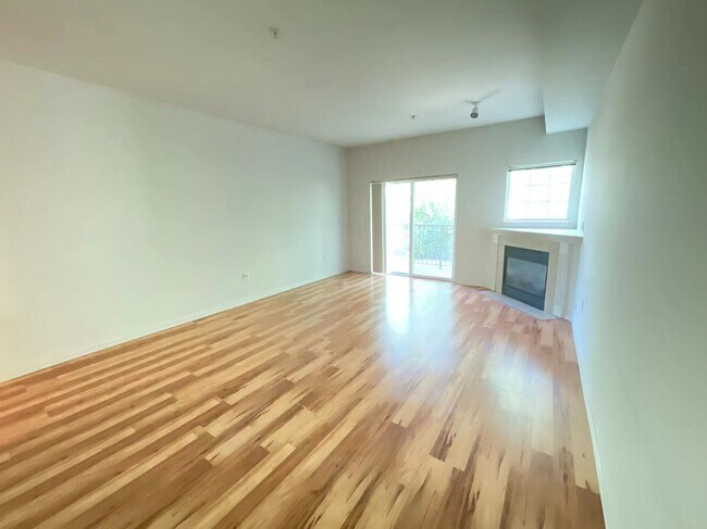 Living Room - 1800 NE 40th St