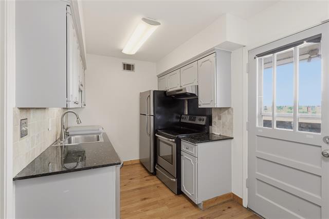 Foto del edificio - 7935 Royal Ln