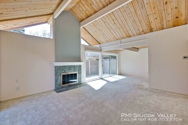 Building Photo - Great Condo in a Great Complex.