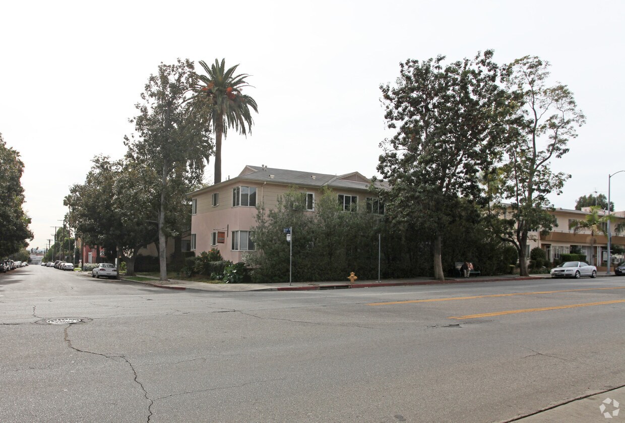 Primary Photo - 1849 N Harvard Blvd