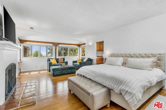 Foto del edificio - 7825 Hillside Ave