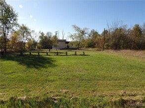 Building Photo - 10332 Transit Rd