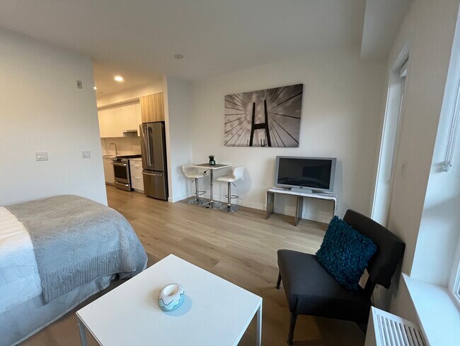 Photo du bâtiment - 2450 Garden Dr