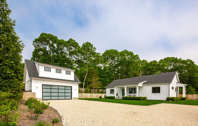 Building Photo - 455 Abrahams Path