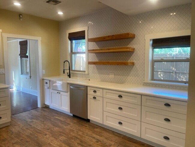 Foto del edificio - Coming Nov 1st - 3 Bedroom 2 Bath home in ...