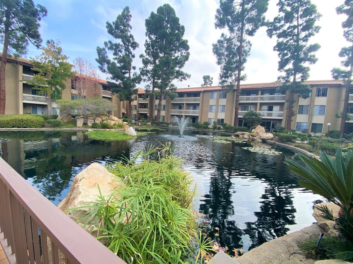 Primary Photo - Pacific Beach Condo! 2 BEDROOM 2 BATH with...