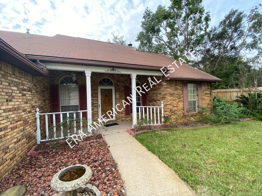 Close to Hurlburt Field AFB House Rental in Mary Esther, FL