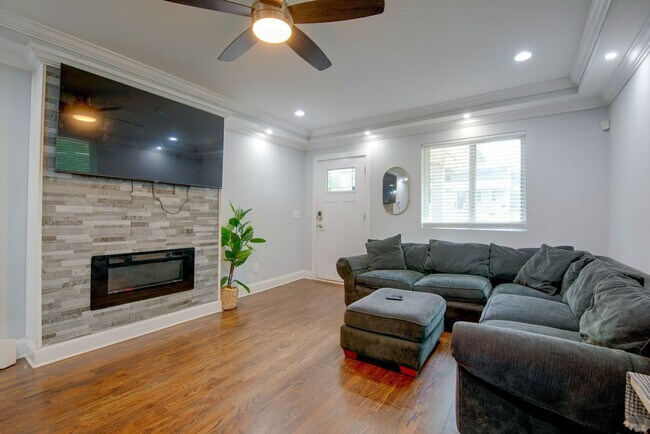 Building Photo - 1055 Peeples St SW