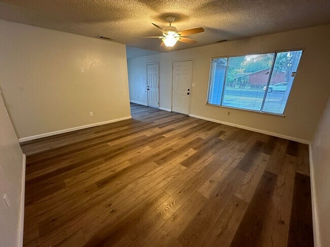 Building Photo - 1313 Arrowhead Ct