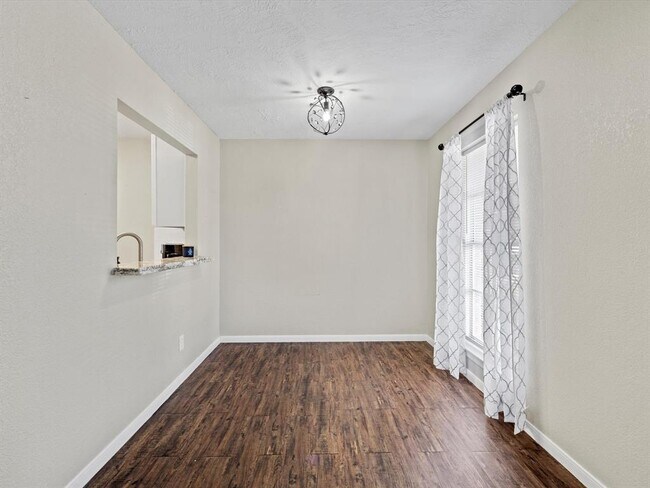 Foto del edificio - 9021 Gaylord Dr