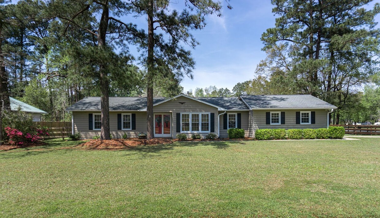 Foto principal - 707 Stately Pines Rd