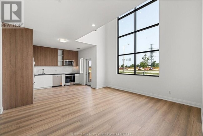 Building Photo - 4400 Laurier Pkwy