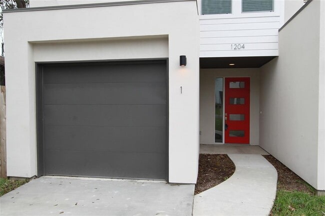 Building Photo - 1204 Cometa St