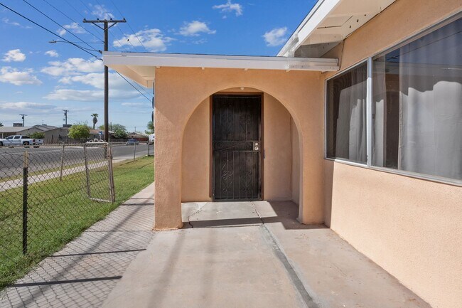 Foto del edificio - HOUSE FOR RENT IN EL CENTRO