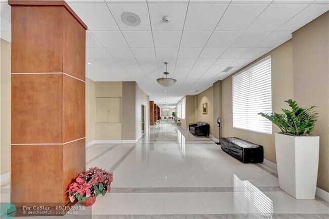 Building Photo - 4250 Galt Ocean Dr