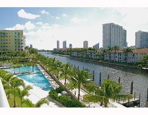 Foto del edificio - 2950 NE 188th St