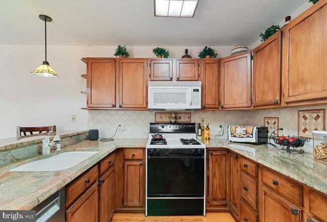 Building Photo - 1752 Hood Ln